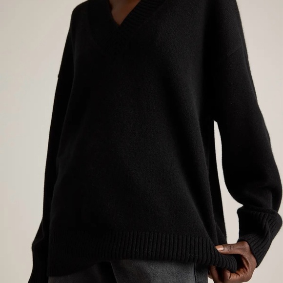 NWT QUINCE Women's Mongolian Cashmere Oversized V-Neck Sweater Black Size Medium - Picture 10 of 11